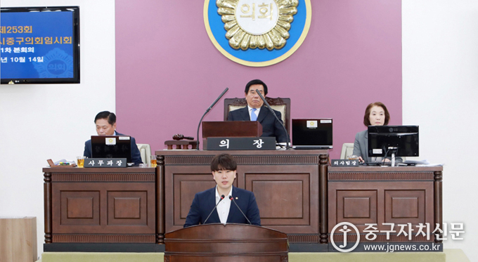 지난 18일 열린 제3차 본회의에서 이승용 예결위원장이 심사보고를 하고 있다.