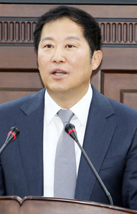 구정질문을 하고 있는 길기영 의원.
