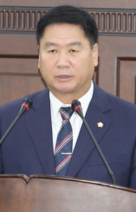구정질문을 하고 있는 박영한 의원.