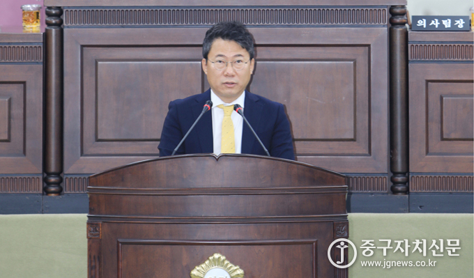 지난달 21일 서양호 구청장이 중구의회 본회의장에서 2020년도 시정연설을 하고 있다.