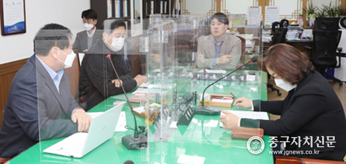 지난 16일 의회운영위가 열리고 있다(사진은 좌로부터 박영한‧길기영‧이승용‧김행선 위원)