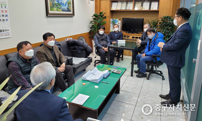 지난 9일 장주홍 이사장이 최소 대의원만 참석한 가운데 비대면으로 정기총회를 개최하고 있다. 