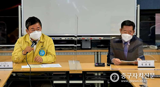 동화동 골목형 상점가 상인회 창립총회에 참석한 서양호 구청장이 인사말을 하고 있다.