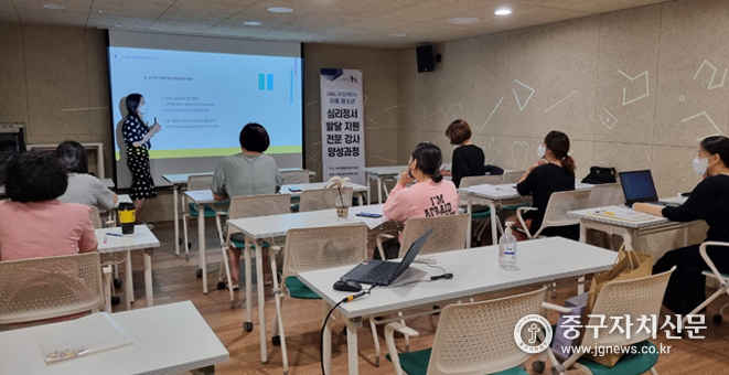 플랫폼을 통한 사회서비스 전문인력 양성 교육을 실시하고 있다. 