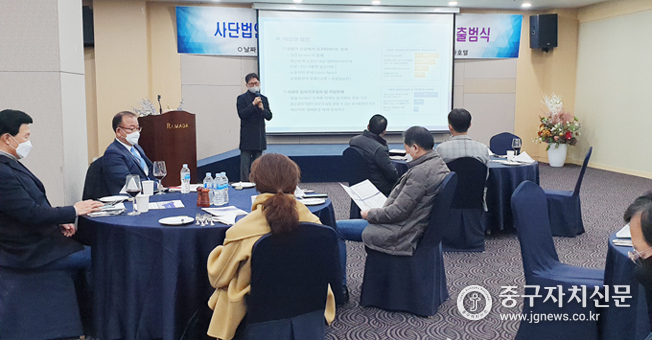 한국의류업종살리기 공동본부 제6기 출범식에서 김정호 상임이사가 6기 주요과제를 발표하고 있다. 