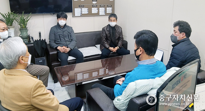 지난달 27일 장주홍 이사장이 최소 대의원만 참석한 가운데 비대면으로 정기총회를 개최하고 있다.