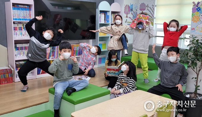 중구형 초등돌봄 제1호 흥인초 돌봄센터에서 아이들이 즐거워하고 있다.