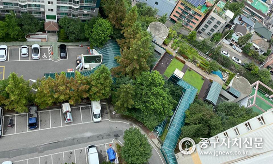 남산타운 임대동 상공에서 본 엘리베이터 설치 위치.
