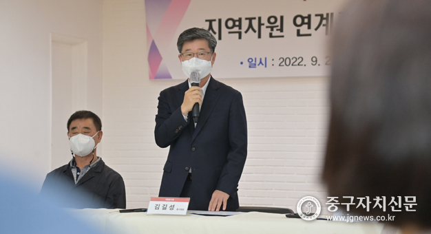 김길성 구청장이 업무협약의 의미를 설명하고 있다.