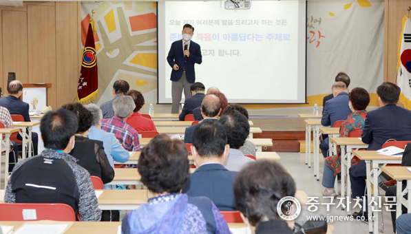 고광선 대한노인회 서울시연합회장이 교육을 실시하고 있다.