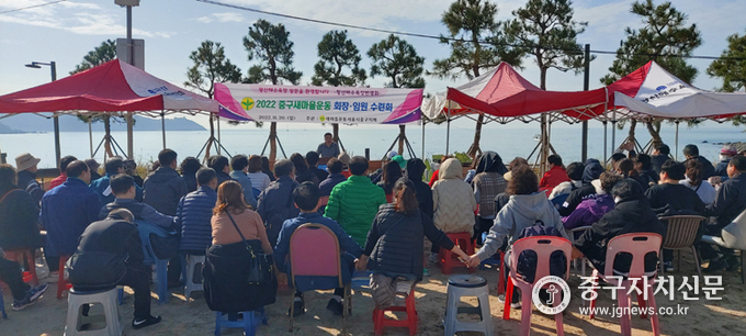 새마을가족 수련회에서 김명곤 지회장이 인사말을 하고 있다. 