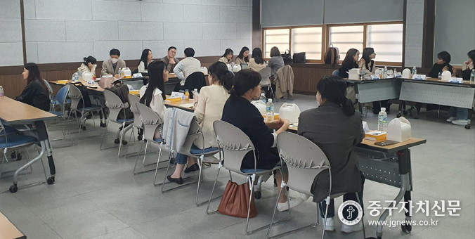 중부교육청에서 ‘신나는 수업 친구만들기’ 프로그램을 운영하고 있다.