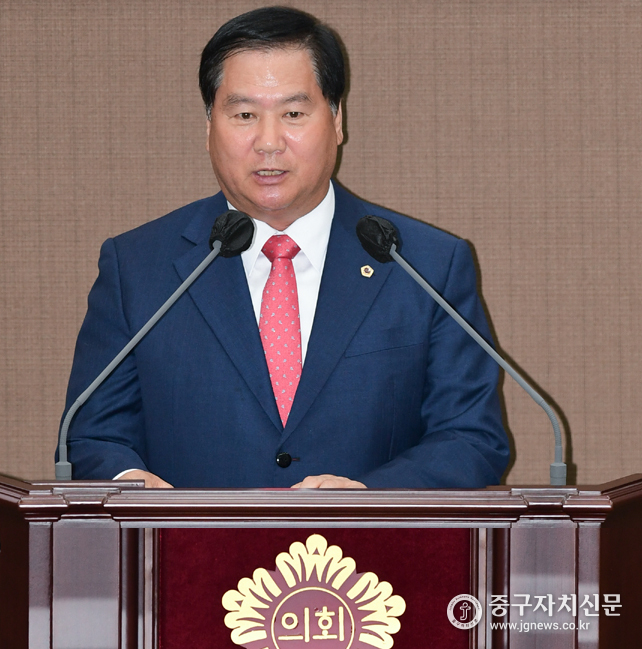 박영한 의원이 제318회 임시회 제1차 본회의에서 5분 자유발언을 하고 있다.