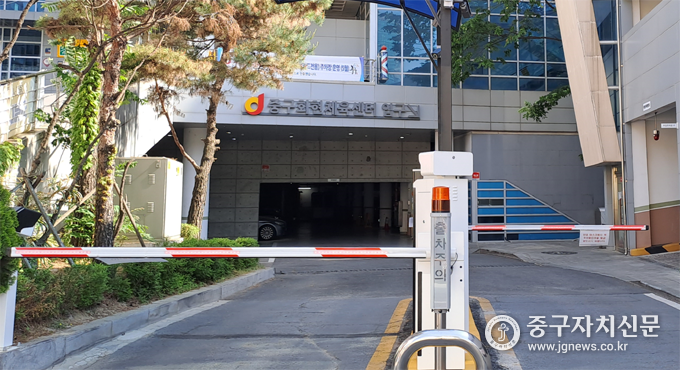 회현체육센터 주차장 무인정산시스템.을 갖춘 회현체육센터 공영주차장.