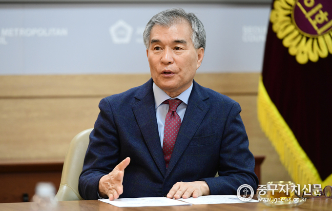 지난 25일 김현기 회장이 ‘지방자치분권 및 지역균형발전에 관한 특별법안’ 국회 본회의 통과를 환영한다고 밝히고 있다. 