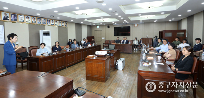 중구의회에서 부패방지 청렴교육을 실시하고 있다.