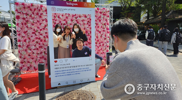 지난 4월 ‘장충단길 즐겨~봄’ 이벤트 현장.