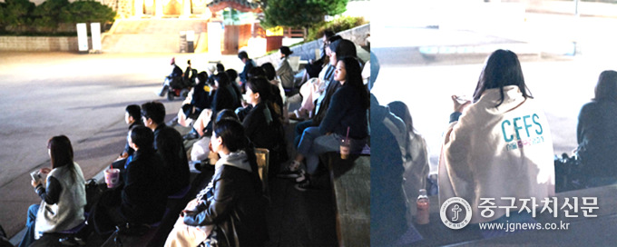 봉래초등학교와 장원중학교에서 마을극장운영하고 있는 현장의 모습.