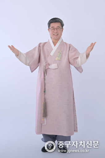 김길성 중구청장이 새해 인사를 전하고 있다.