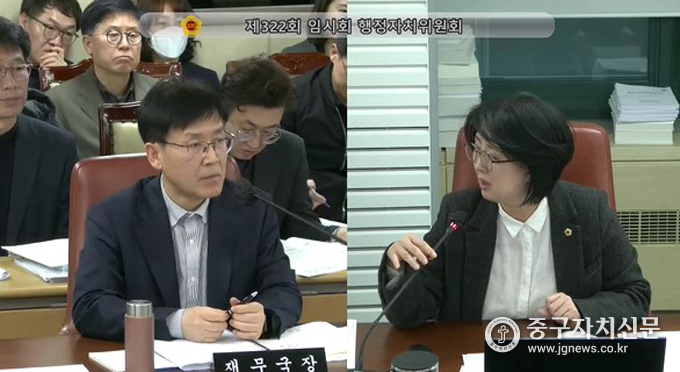 옥재은 시의원이 ‘마을세무사’ 사업에 대한 홍보 부족을 지적 하고 있다.