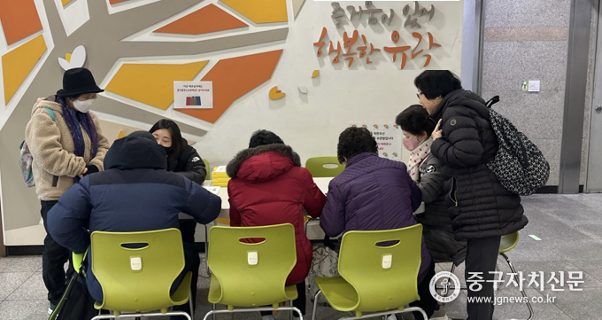 지난달 유락종합사회복지관에서 진행된 ‘찾아가는 심리지원 서비스’ 현장 모습.