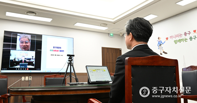 김길성 ‘중구청장 시시콜콜 데이트’를 하고 있다. 