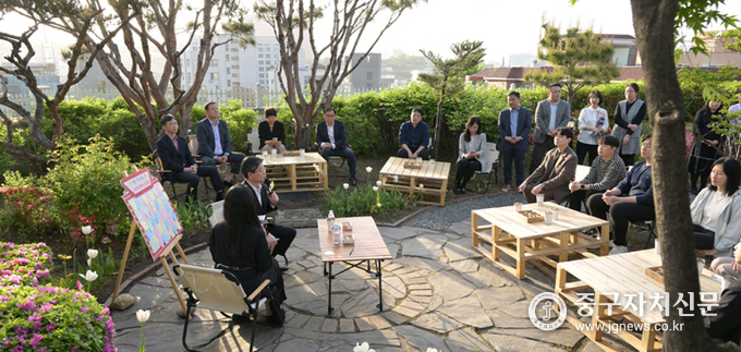 중구시설관리공단에서 만남 그리고 공감, 구청장과 함께하는 공감톡톡을 열고 있다.