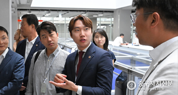 네이버 1784 현장방문 중에 질의하는 김규남 서울시의원.