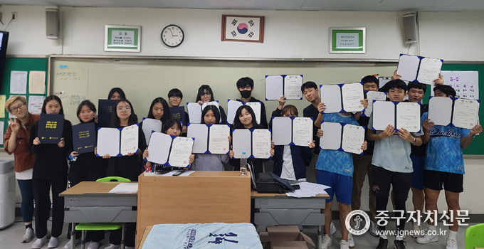 2023년 덕수중 ‘찾아가는 대학’ 프로그램 참여하고 있는 학생들.