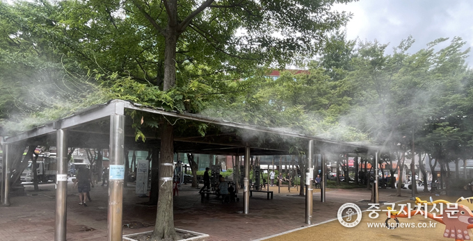 다산 어린이공원 쿨링포그 모습.