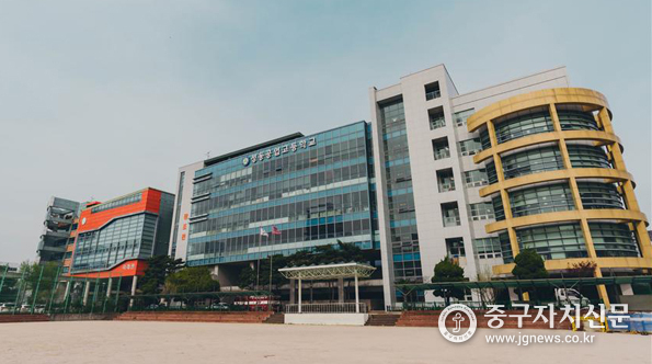 원거리 통학생들을 위한 기숙사를 개관한 성동공업고등학교 전경.