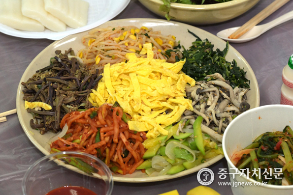 2025년 공동체활성화 텃밭가꾸기 사업 통해 준비한 비빔밥 재료.