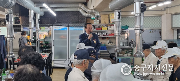 김영주 중구재향군인회장이 6ㆍ25참전유공자와 보훈단체장 위로연에 앞서 인사말을 하고 있다.