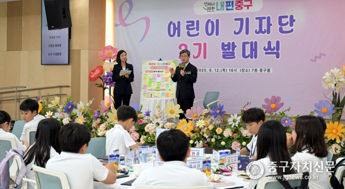 지난 12일 김길성 구청장과 어린이 기자단들이 간담회를 갖고 있다.