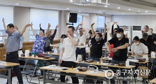 중구지역자활센터가 경제적으로 취약한 자활 주민들을 위한 밀착형 스마트 건강관리 교육’을 실시하고 있다.