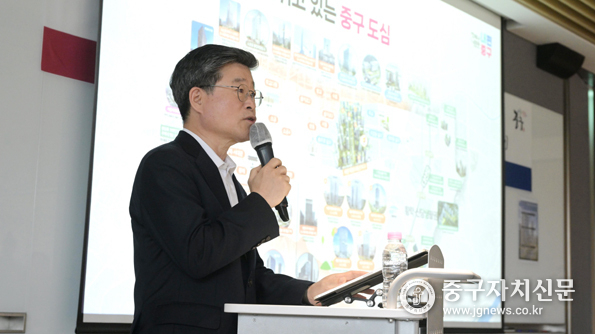 김길성 중구청장이 개방형 녹지공간 메이커스데이에서 인사말을 하고 있다.