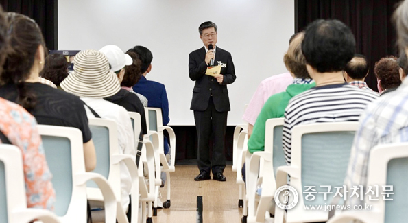 필동 통·반장 워크숍에서 김길성 중구청장이 인사말을 하고 있다.