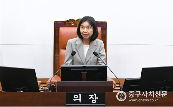최호정 서울시의회 의장이 제332회 임시회에서 개회사를 하고 있다.