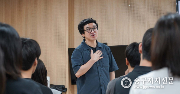 정화예술대학교 대학로캠퍼스에서 오세혁 작가의 특강이 진행되고 있다.