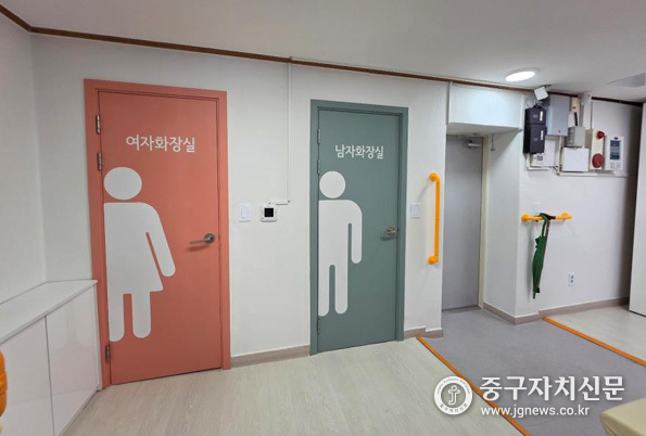 약수경로당 화장실을 유니버설디자인으로 공사한 모습. 